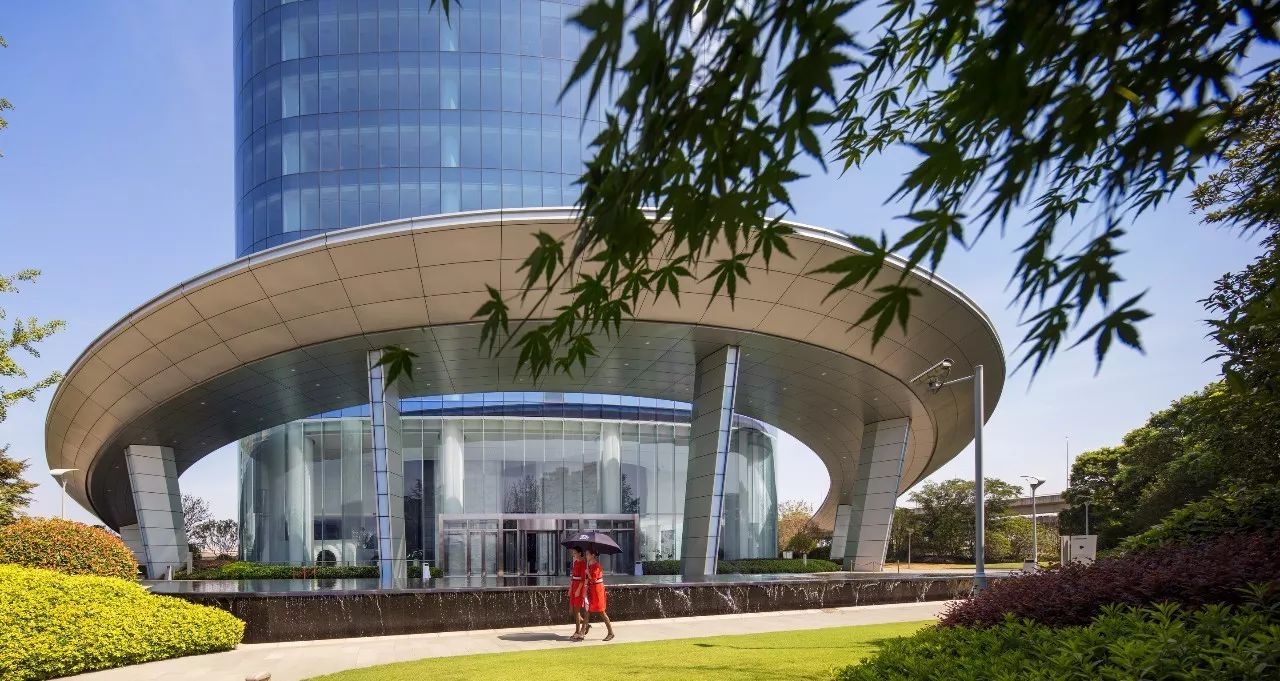 南昌新力中心塔楼直接落地，无裙房