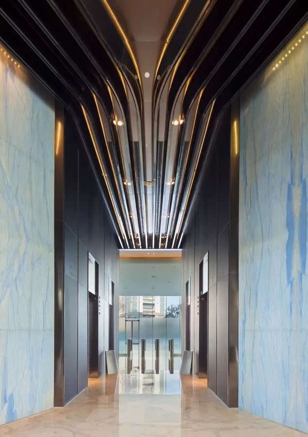 新力地产与k8凯发为南昌新力中心打造了4.2m高阔层高、地下双层超大专属车库