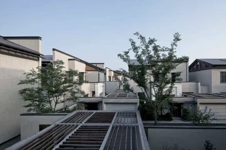 项目中公共空间与私密空间相互嵌套，空间感触丰硕