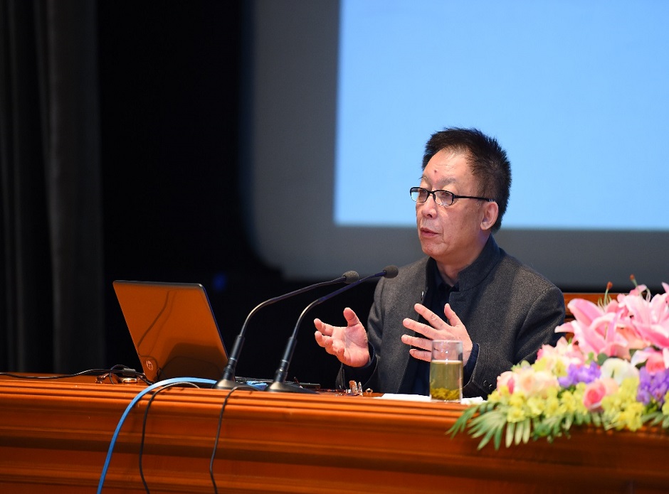 主讲人：驰名学者易中天先生 - 副本 (3).jpg